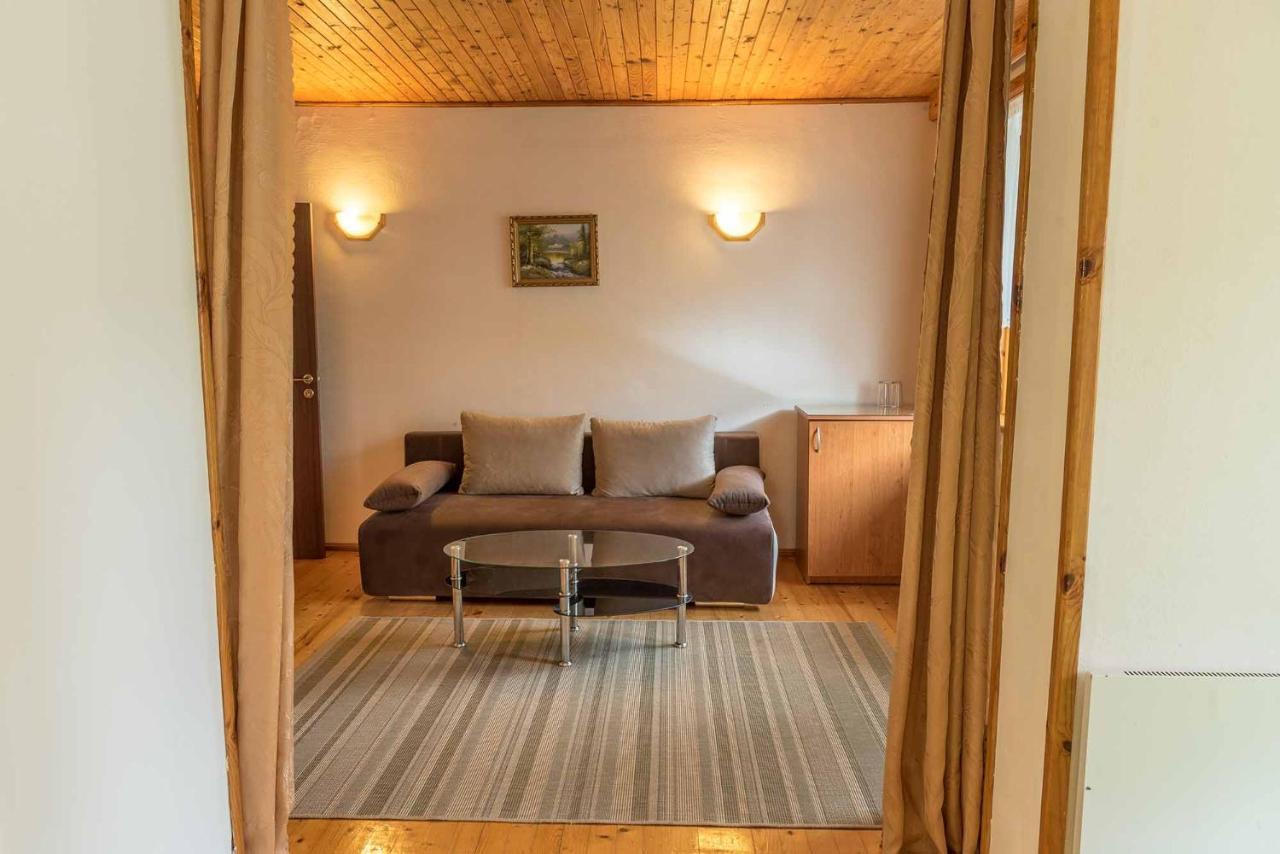 Hotel Paradise Place Kalofer Ngoại thất bức ảnh