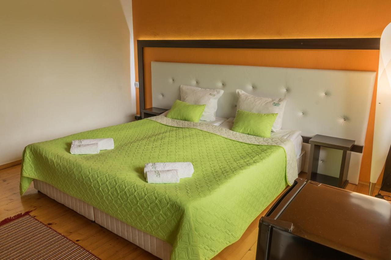 Hotel Paradise Place Kalofer Ngoại thất bức ảnh