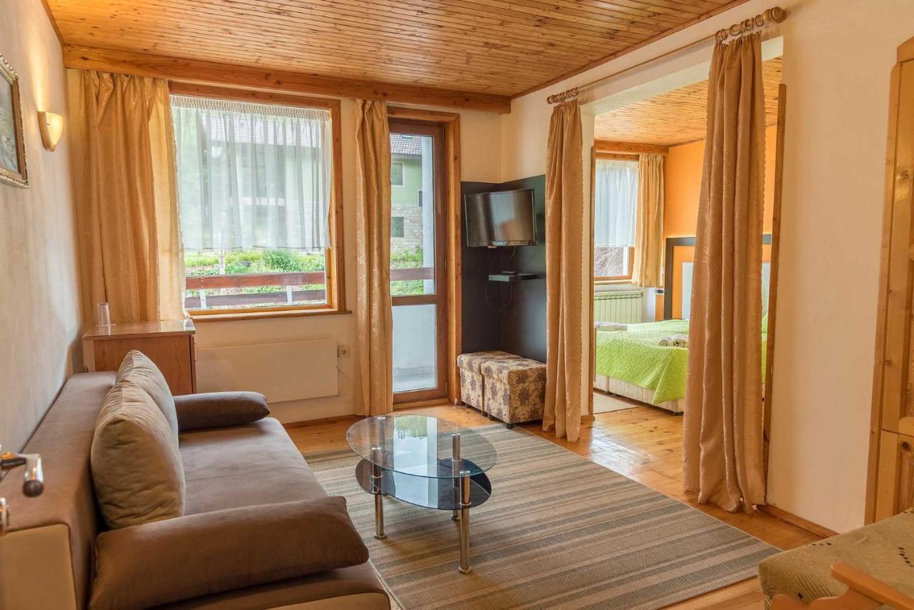 Hotel Paradise Place Kalofer Ngoại thất bức ảnh